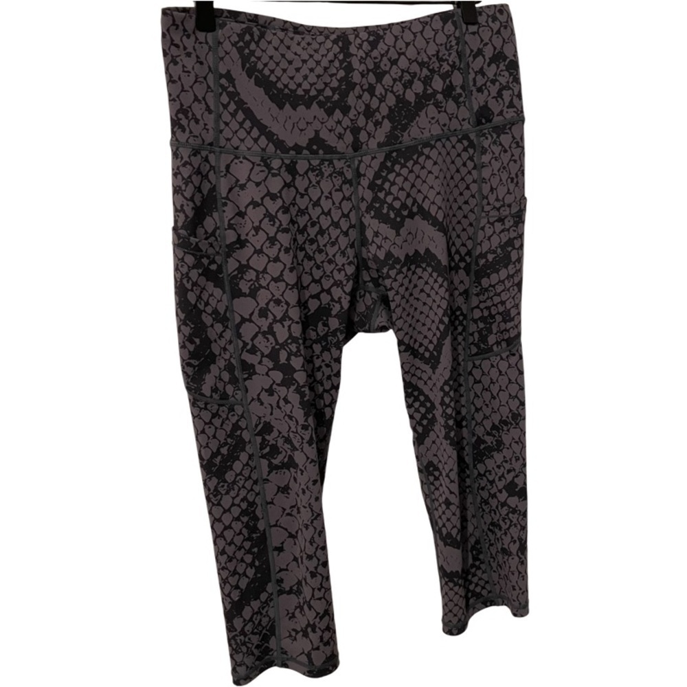 Two Pair Dragon Fit Capri Leggings with Side Pockets - Picture 5 of 10